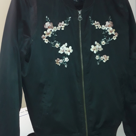 Lovely Bomber Jacket American Eagle Xsmall - Picture 3 of 8